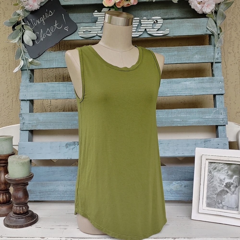 ⭐Buy 3 get 1 free LOFT olive green sleeveless top